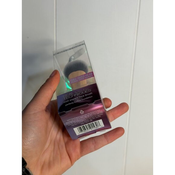 Real Techniques by Sam & Nic Mini Expert Face Brush Limited Edition Travel NEW - Picture 3 of 5